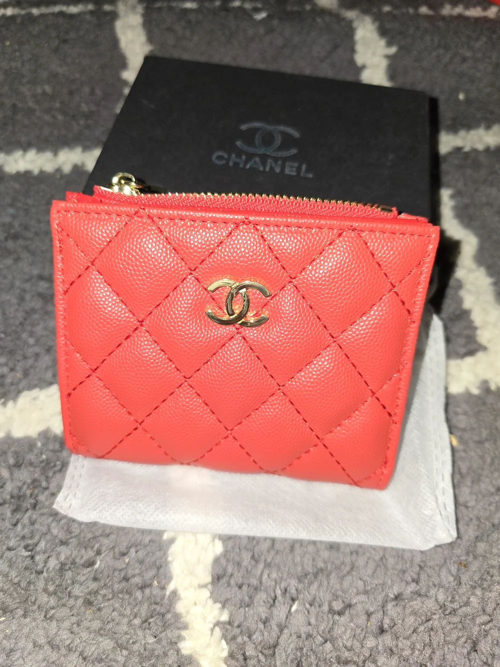Quilted Red Leather Coin Pouch with Gold CC - Picture 1 of 7